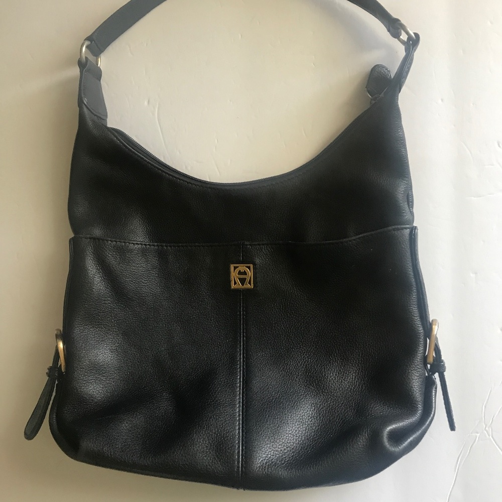 Etienne Aigner Leather Shoulder Bag. Black.